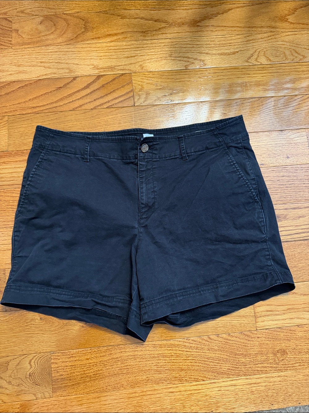GAP Women's Size 14 Shorts - 5” short
Great Condition